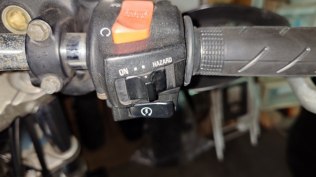 X4　ハザードスイッチ