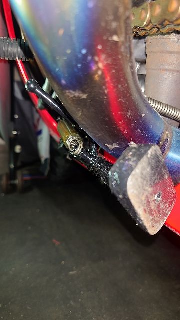 サイドスタンドのシャフト部分のクリアランス